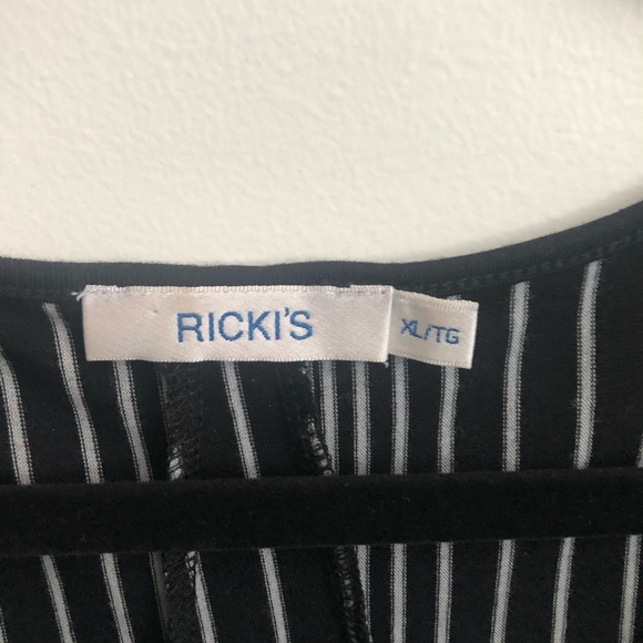 😊 3/$40. Geometric Tank Ricki’s XL in very good condition - Picture 2 of 4